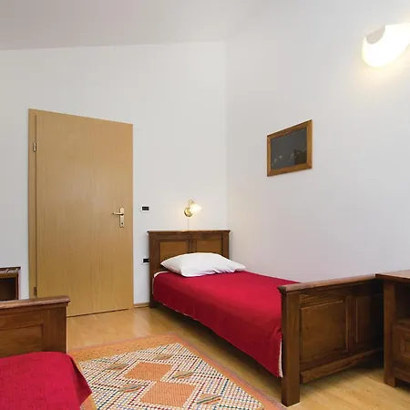 Holiday home Gorgeous In Belavici With Kitchen *