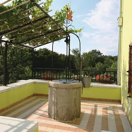 Gorgeous In Belavici With Kitchen Holiday home Hreljici