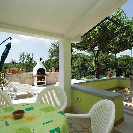 Holiday home Gorgeous In Belavici With Kitchen