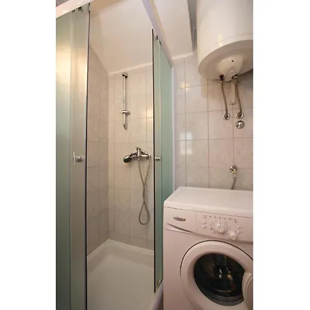 Holiday home Gorgeous In Belavici With Kitchen *