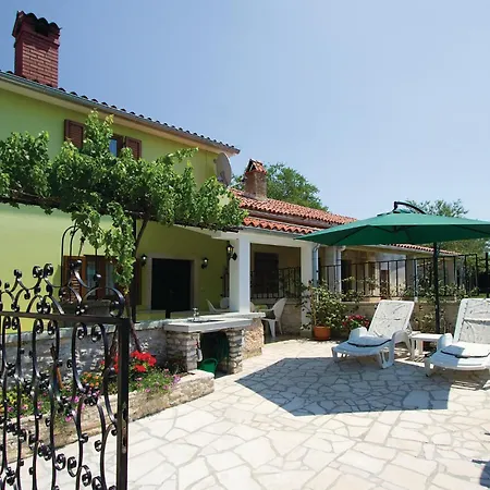 Gorgeous In Belavici With Kitchen Hreljici